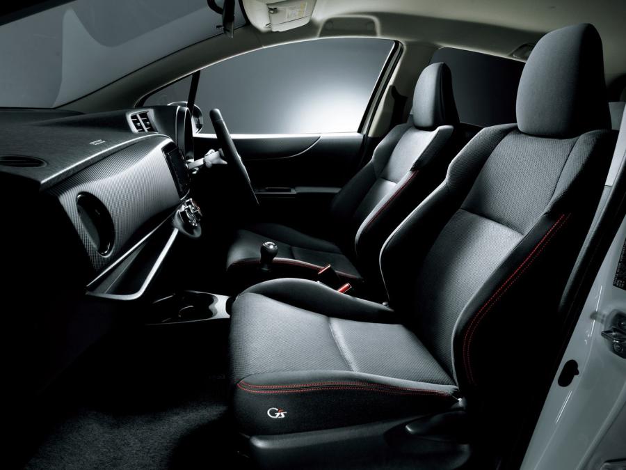  Toyota Vitz RS G&rsquo;s 2011 года  (фото 3 из 4)